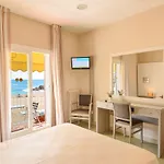 Hotel Capri 2*